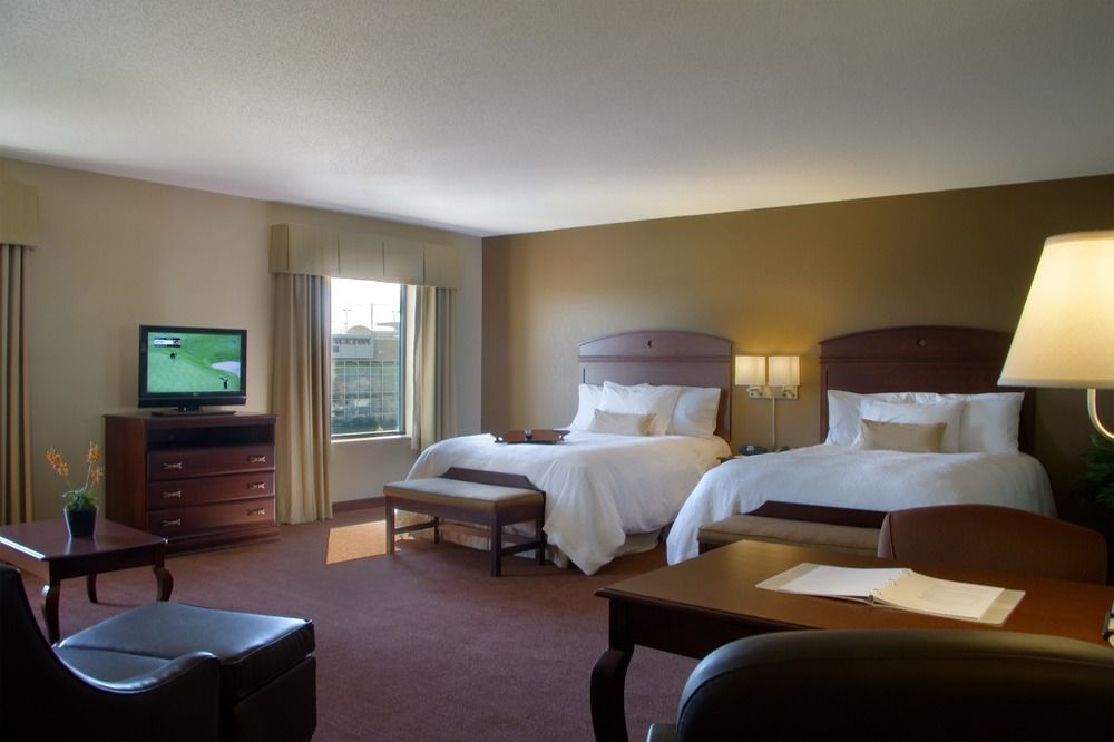 Hampton Inn & Suites Madison - West Room photo