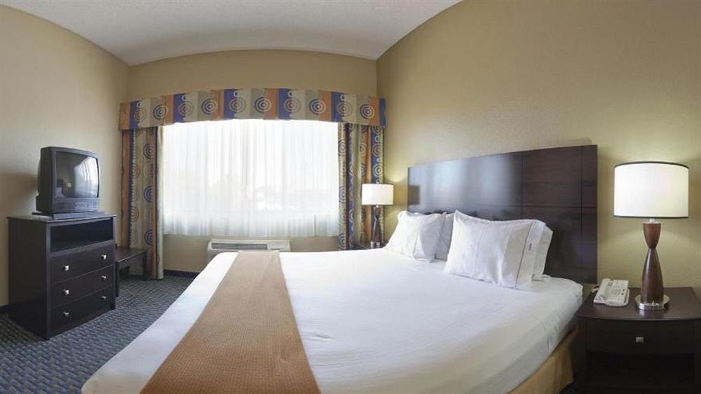 Holiday Inn Express & Suites Phoenix/Chandler Exterior photo