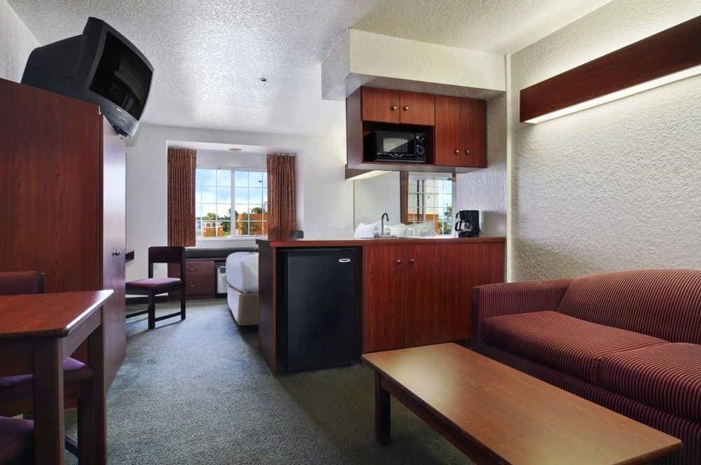 Microtel Inn & Suites Marianna Room photo