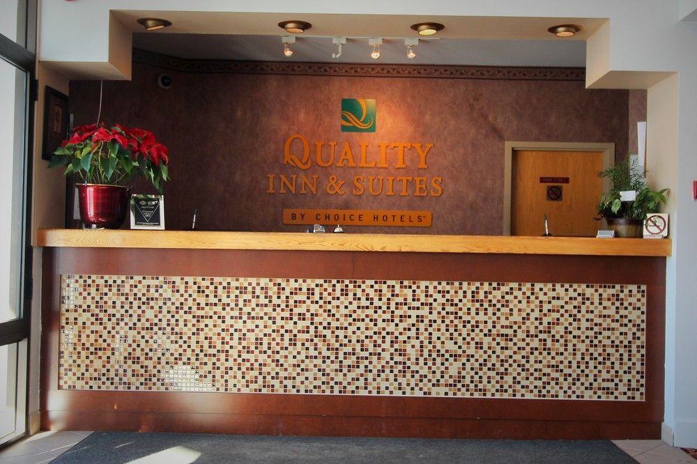 Quality Inn & Suites Hawkesbury Exterior photo