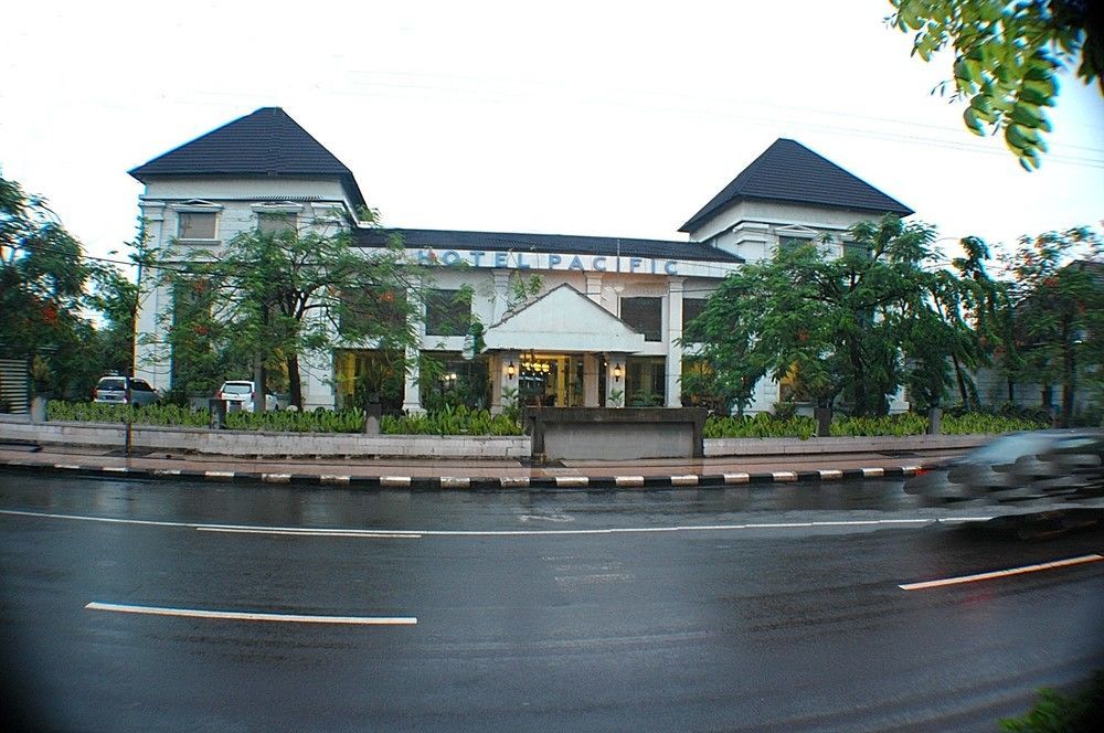 Hotel Pacific Surabaya Exterior photo