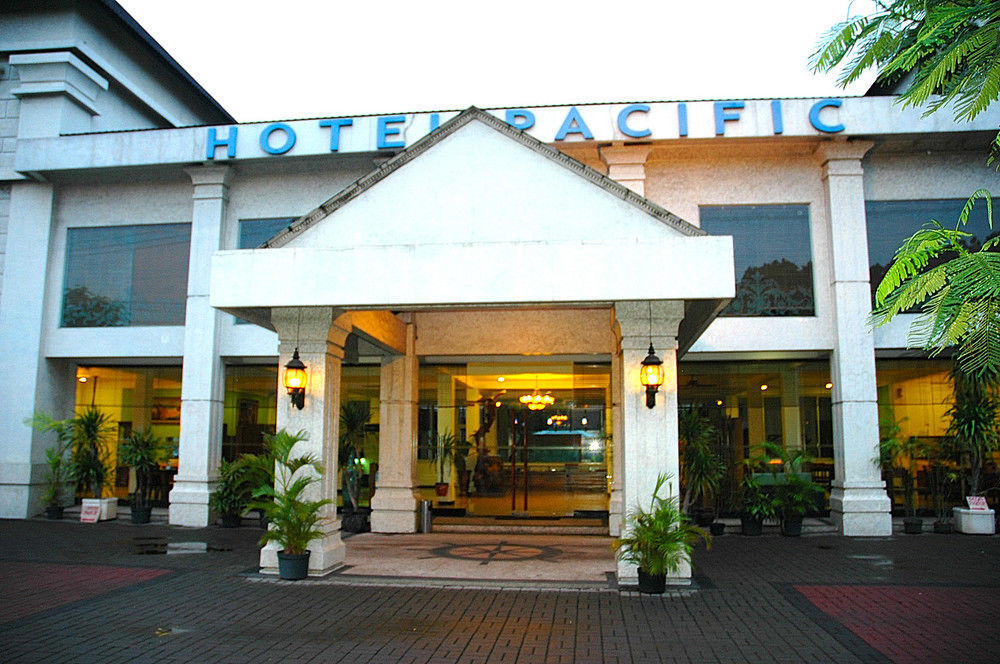 Hotel Pacific Surabaya Exterior photo