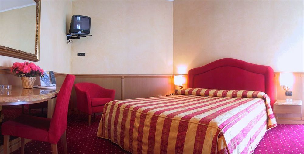Airport Hotel Malpensa Lonate Pozzolo Room photo