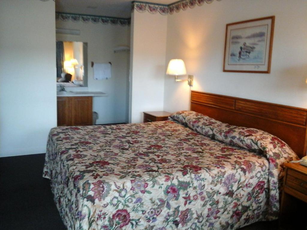 Royal Inn Cochran Room photo