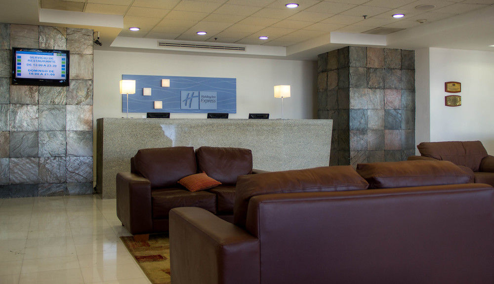 Holiday Inn Express & Suites Irapuato Exterior photo