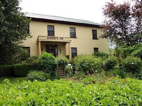 Bonneys Inn Deloraine Exterior photo