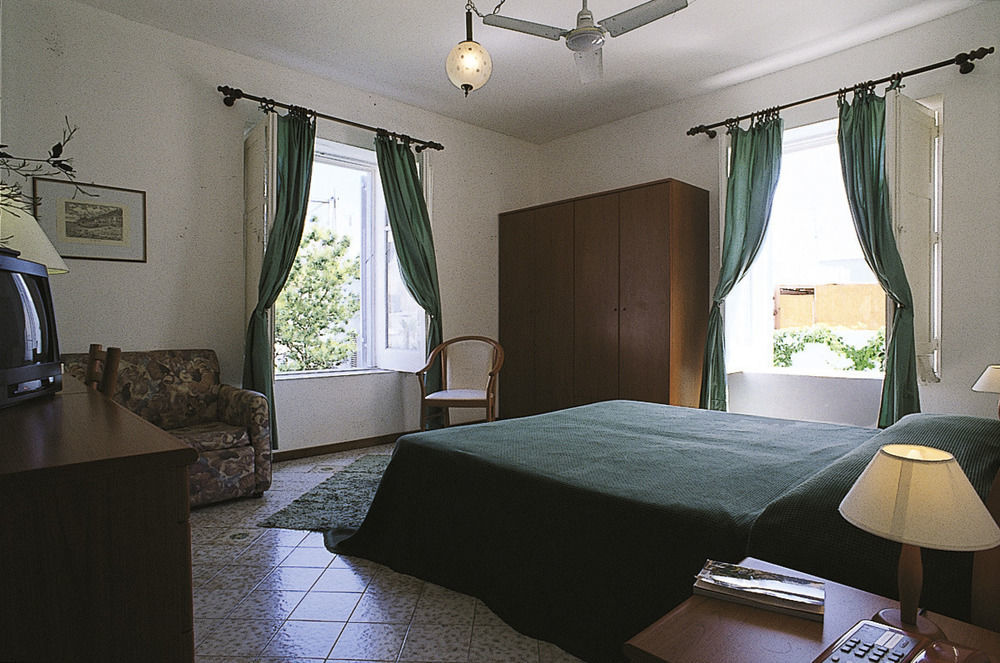 Hotel Villa Augustus Lipari  Room photo
