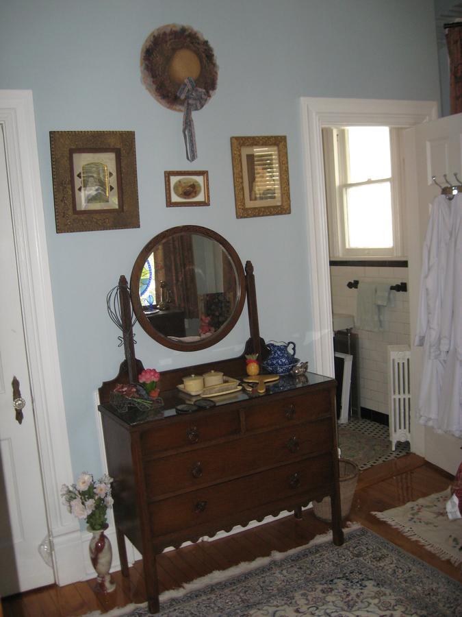 Mermaids' Porch Bed & Breakfast Portsmouth Room photo