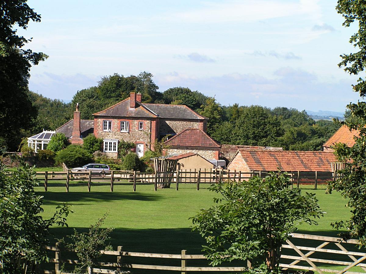 Blounts Court Farm Bed & Breakfast Devizes Exterior photo