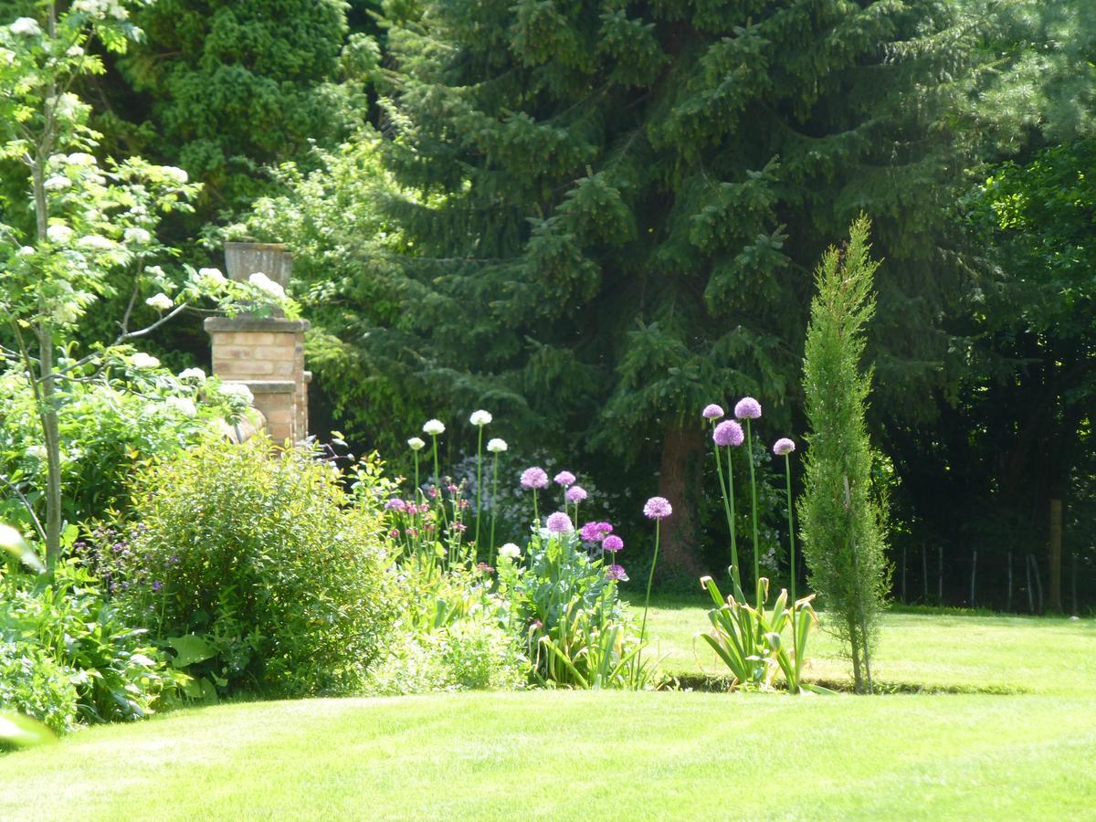 Blounts Court Farm Bed & Breakfast Devizes Exterior photo