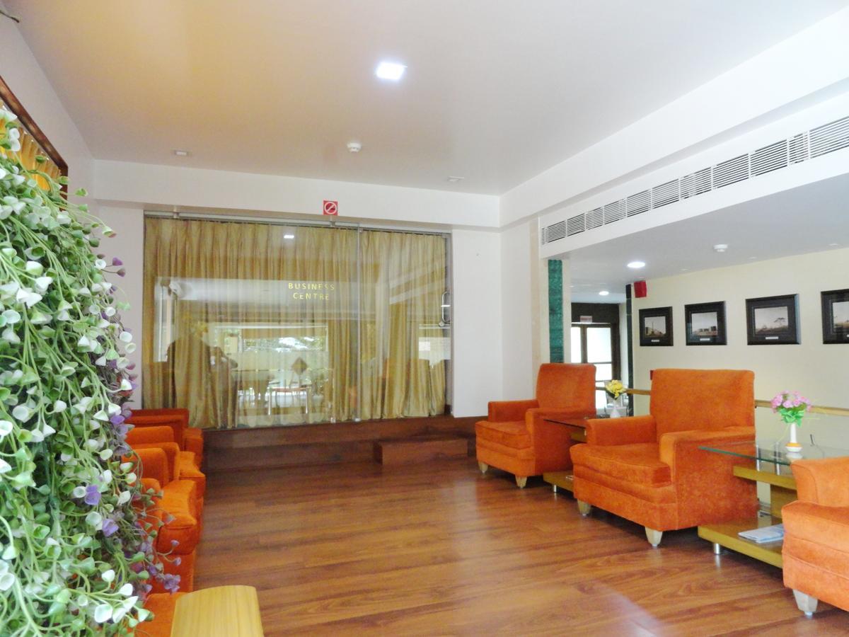 The Senator Hotel Kolkata Exterior photo