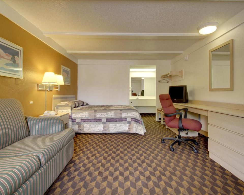 Rodeway Inn & Suites Fenton Exterior photo