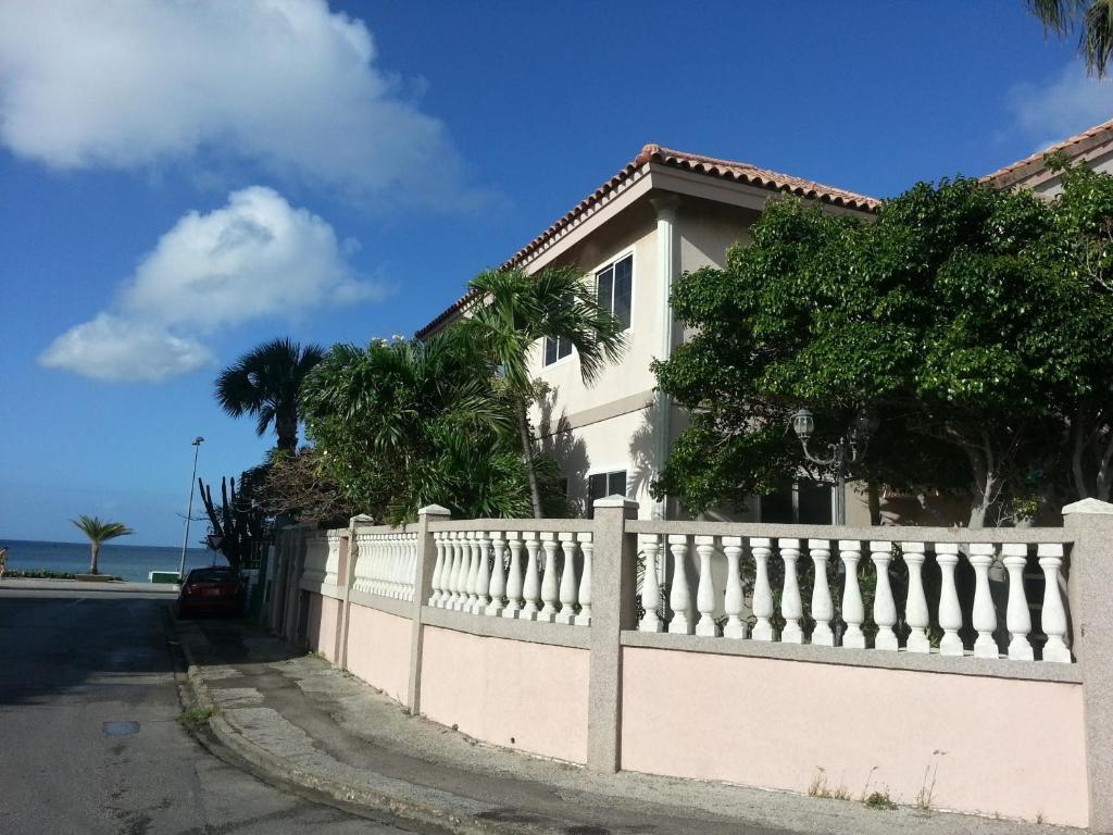 Le Chateau Ocean Villas Oranjestad Exterior photo