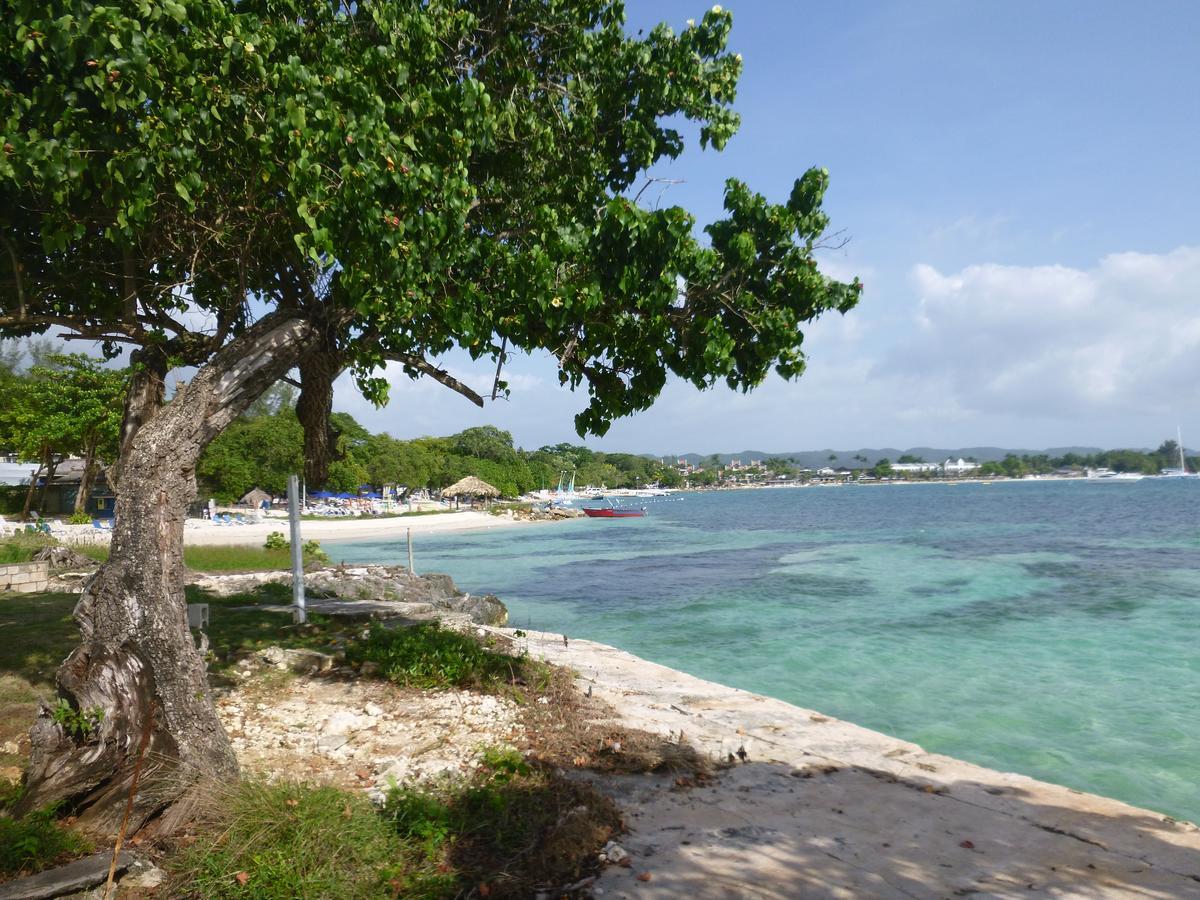 Point Village Negril Exterior photo