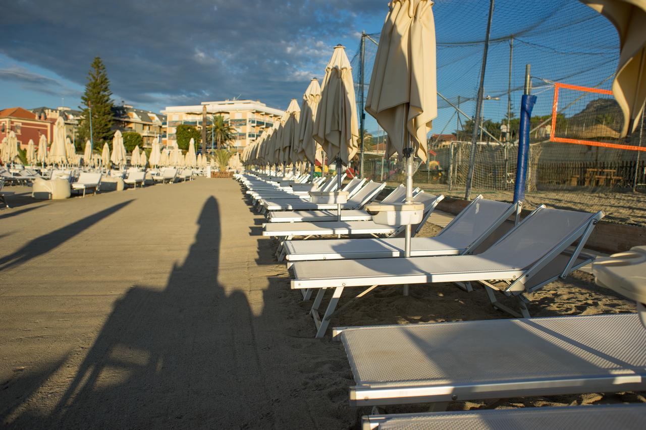 Hotel Garden Lido Loano Exterior photo