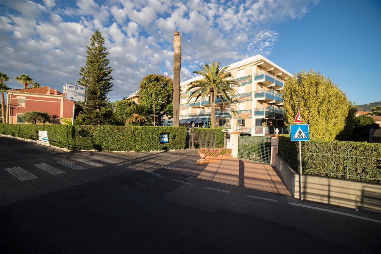 Hotel Garden Lido Loano Exterior photo