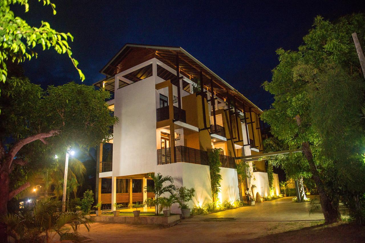 Olanro Hotel Negombo Exterior photo