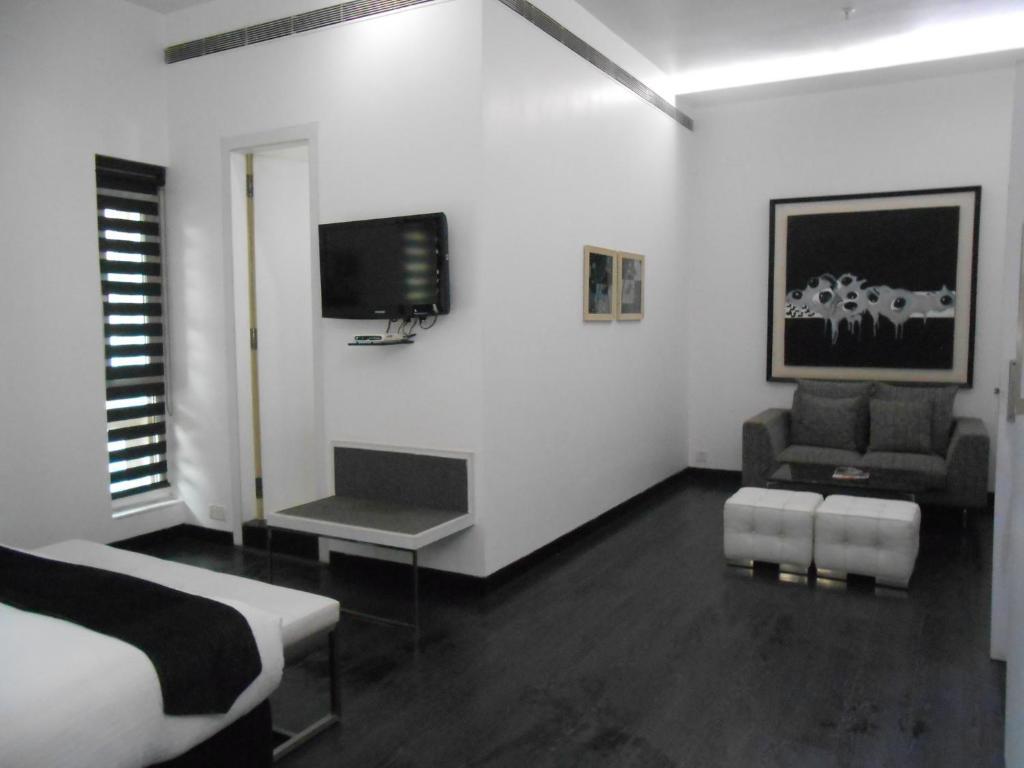Sapphire Suite Kolkata Room photo