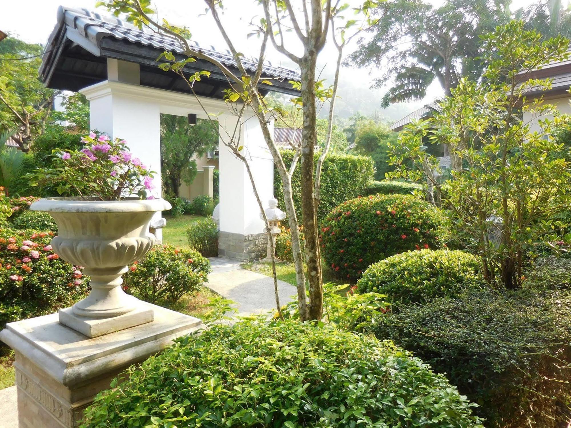 Holiday Village And Natural Garden Resort Phuket Exterior photo