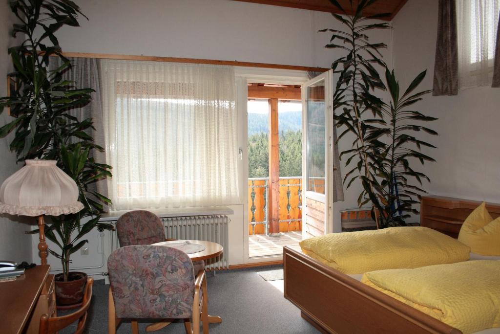 Schwarzwald-Gasthof Hirsch Hotel Bad Wildbad Room photo
