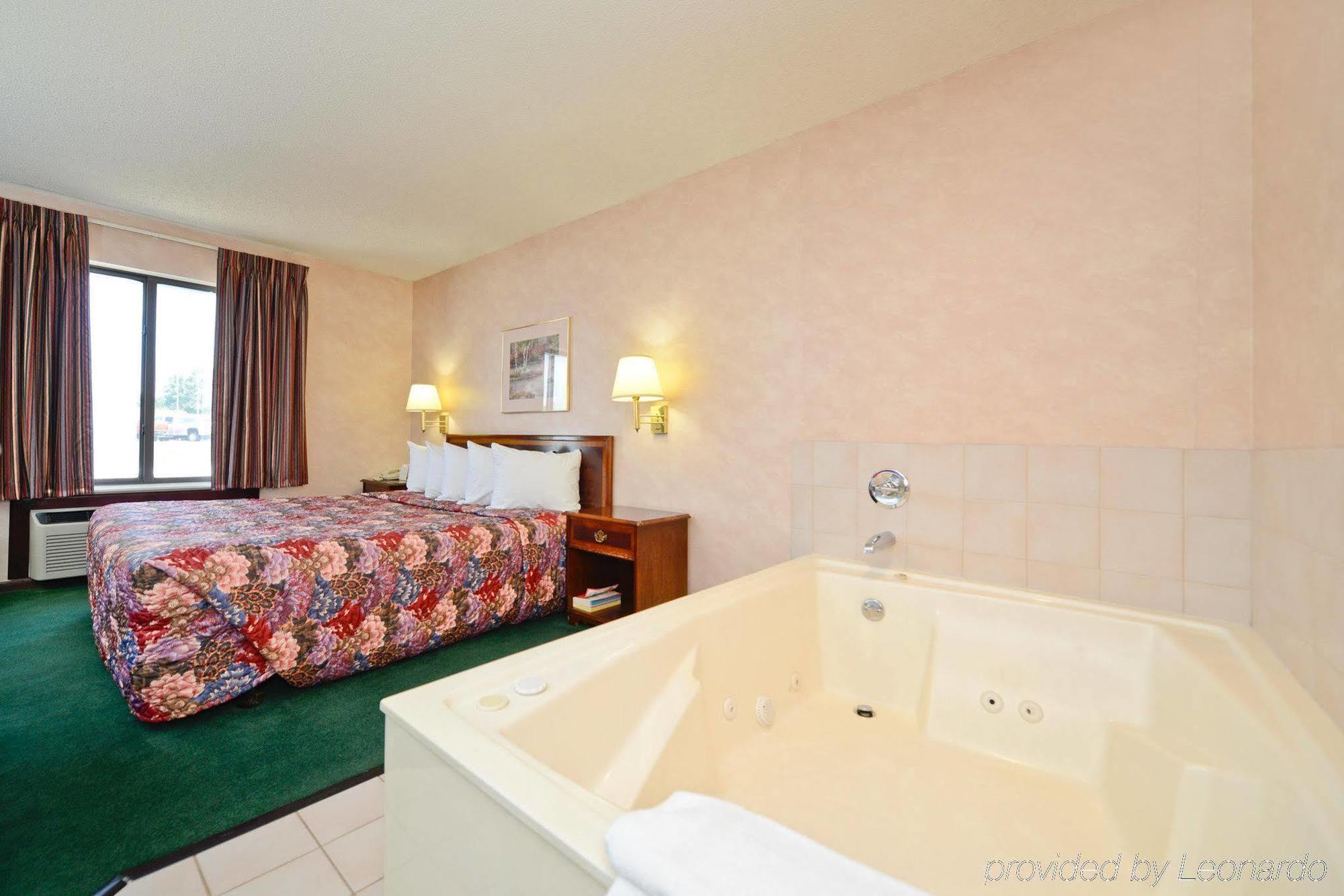 Days Inn By Wyndham Ozark Springfield Room photo