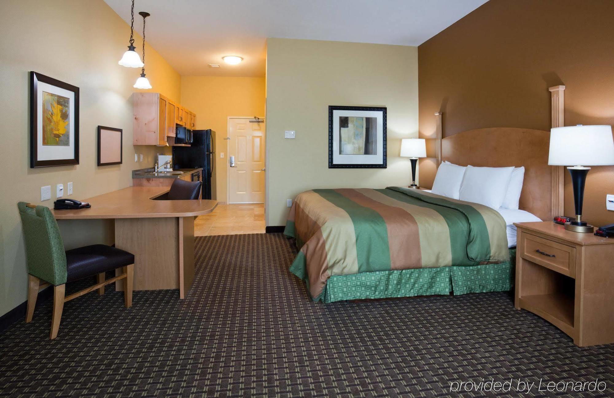 Hawthorn Suites By Wyndham Minot Room photo