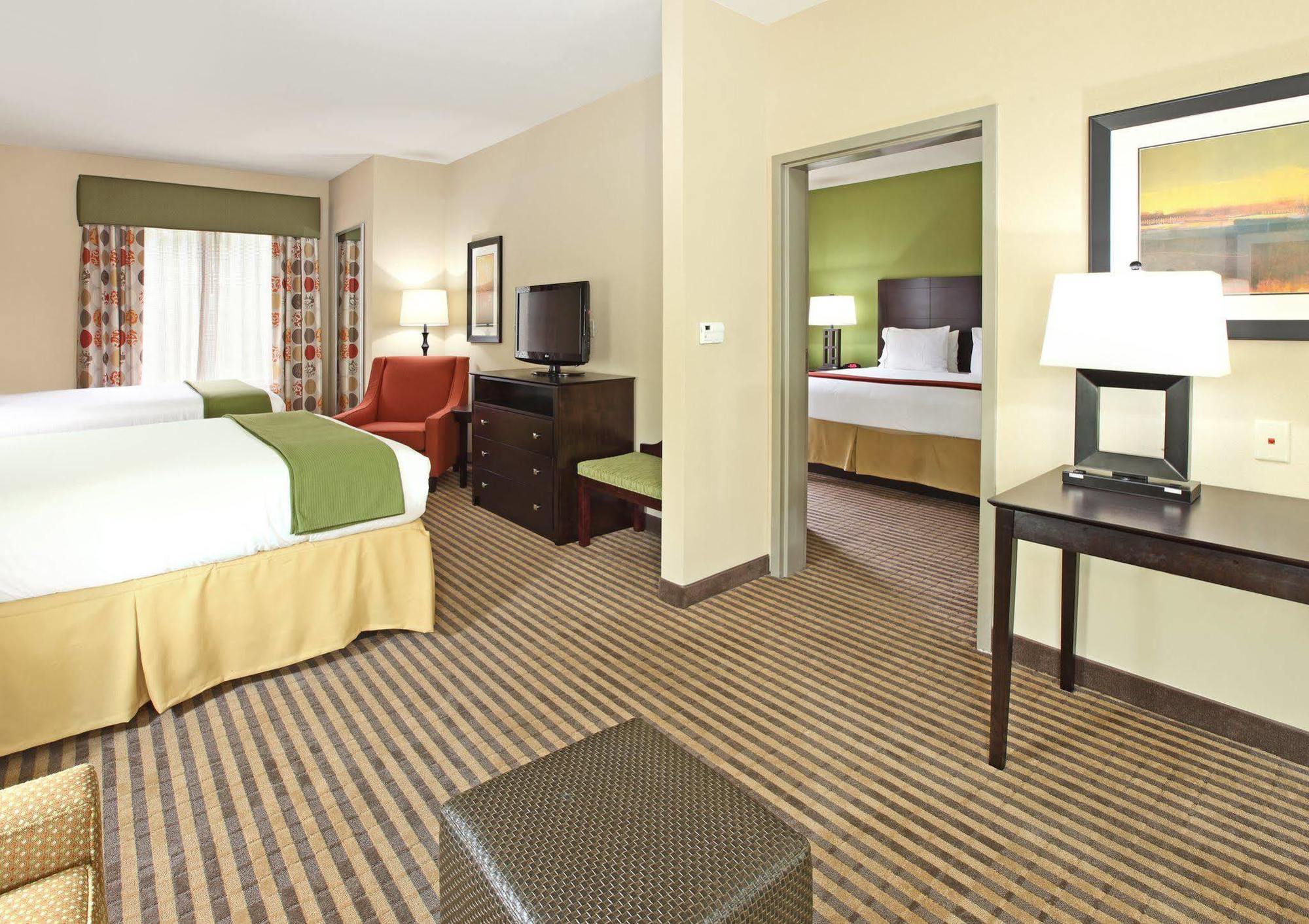 Holiday Inn Express & Suites Maumelle, An Ihg Hotel Room photo