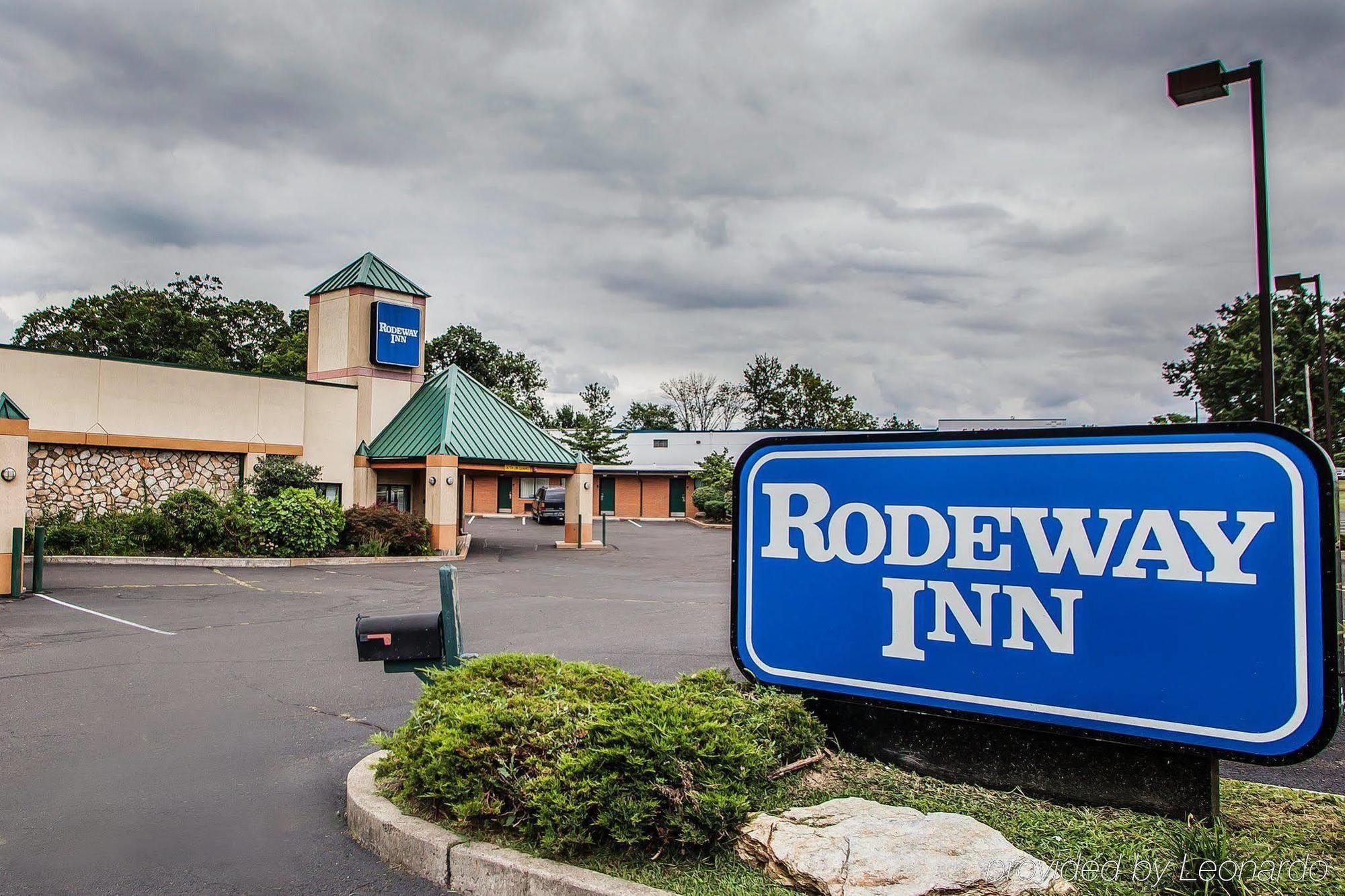Rodeway Inn Conference Center Montgomeryville Exterior photo