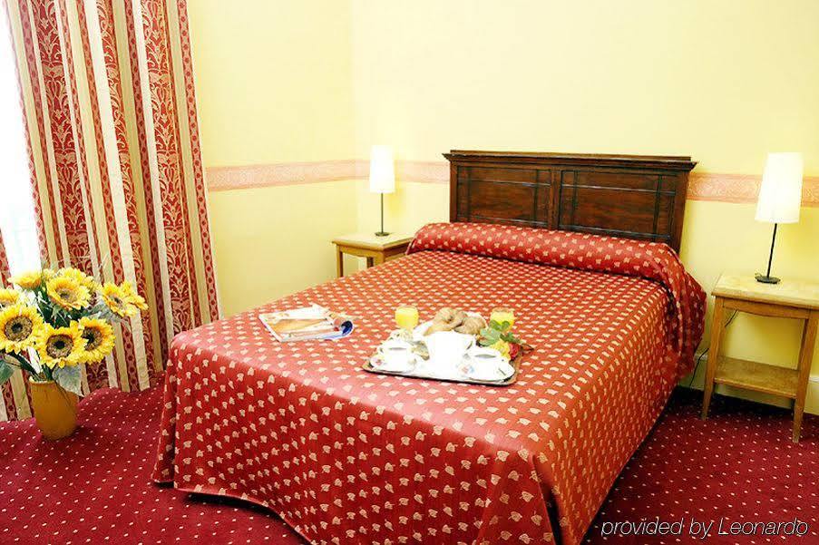 Hotel Du Soleil Le Terminus Carcassonne Room photo