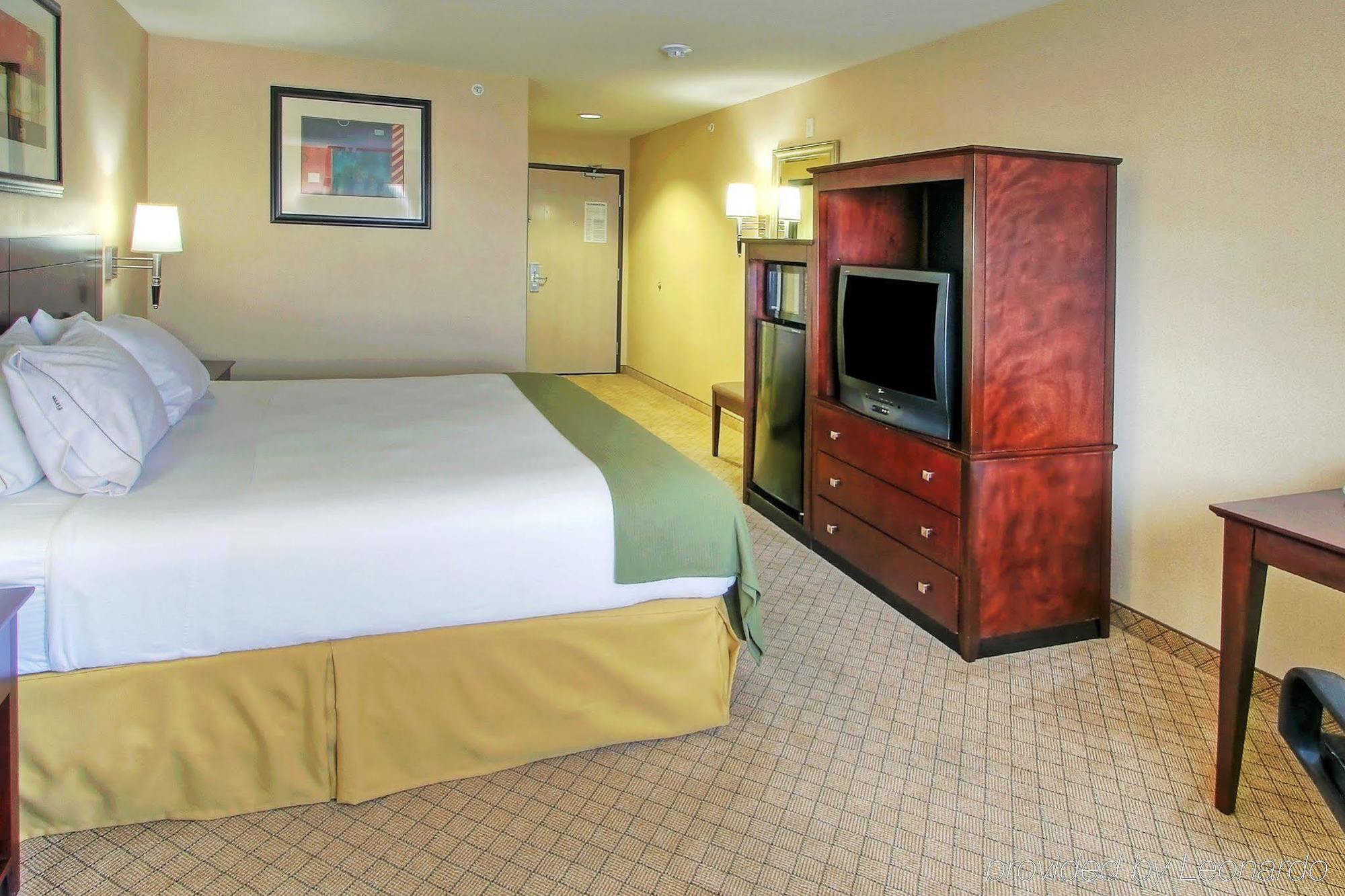 Holiday Inn Express & Suites Portales, An Ihg Hotel Room photo