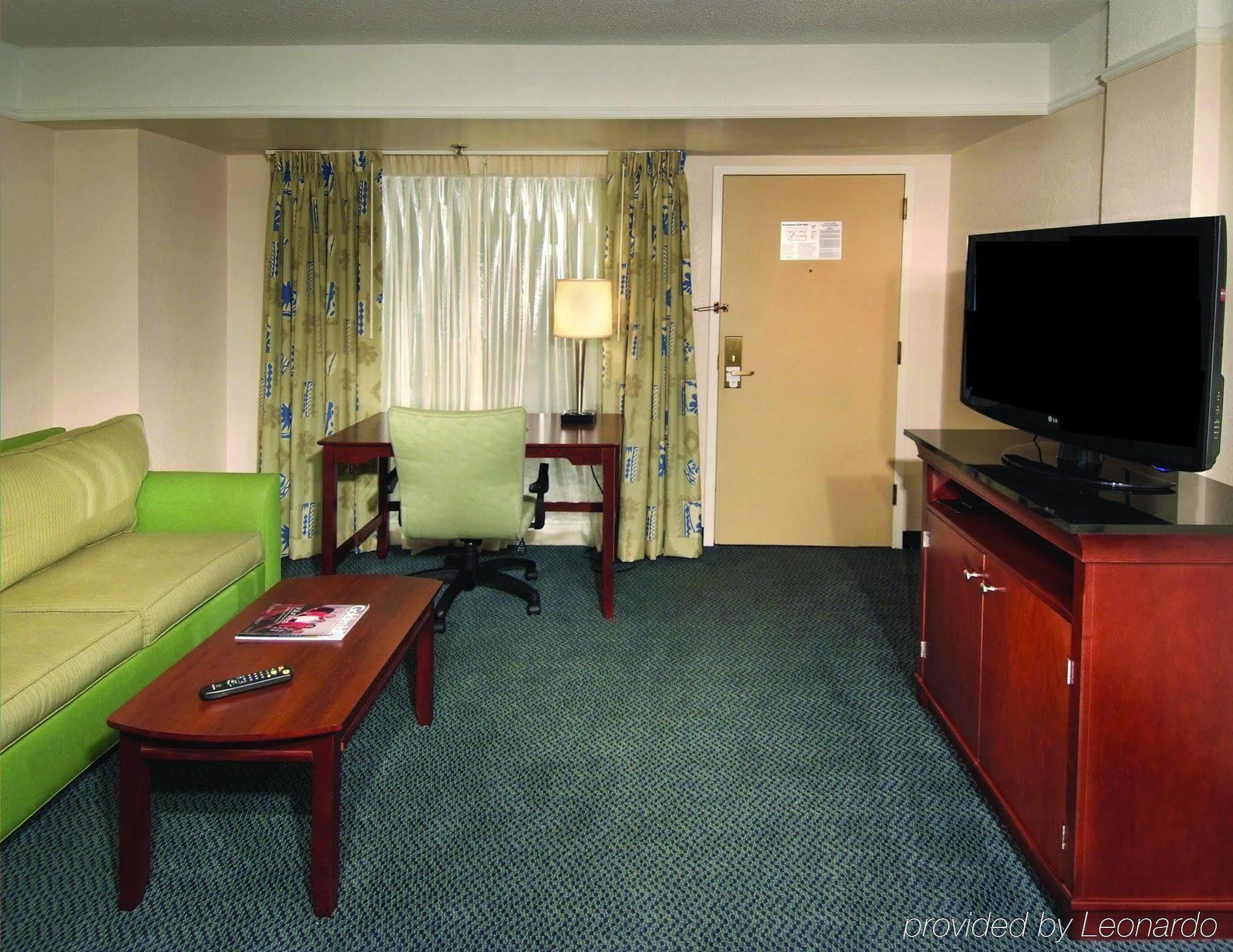 Embassy Suites Brunswick Room photo