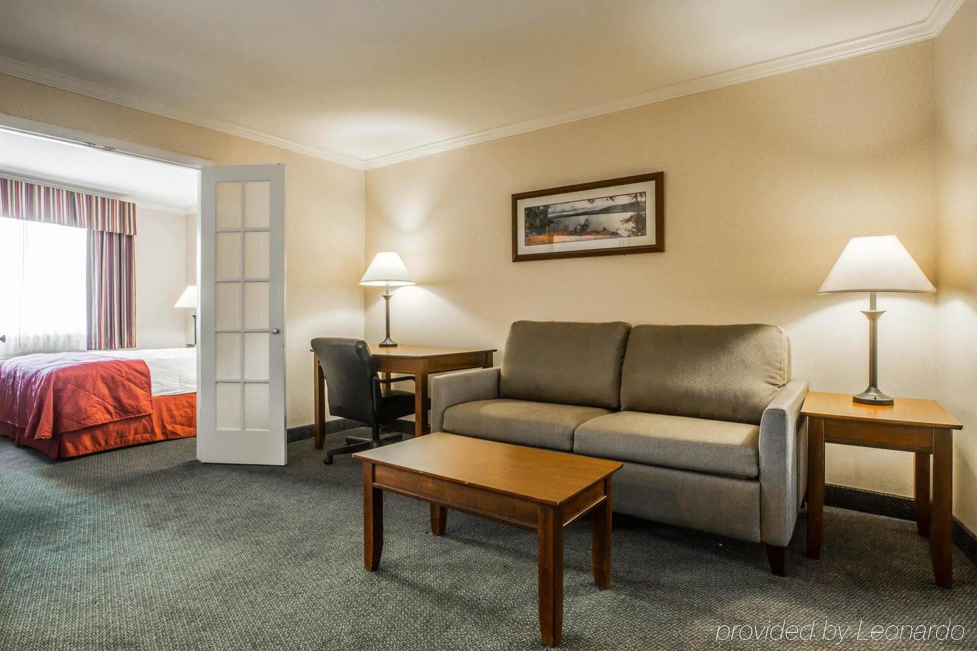 Clarion Inn & Suites Lake George Exterior photo