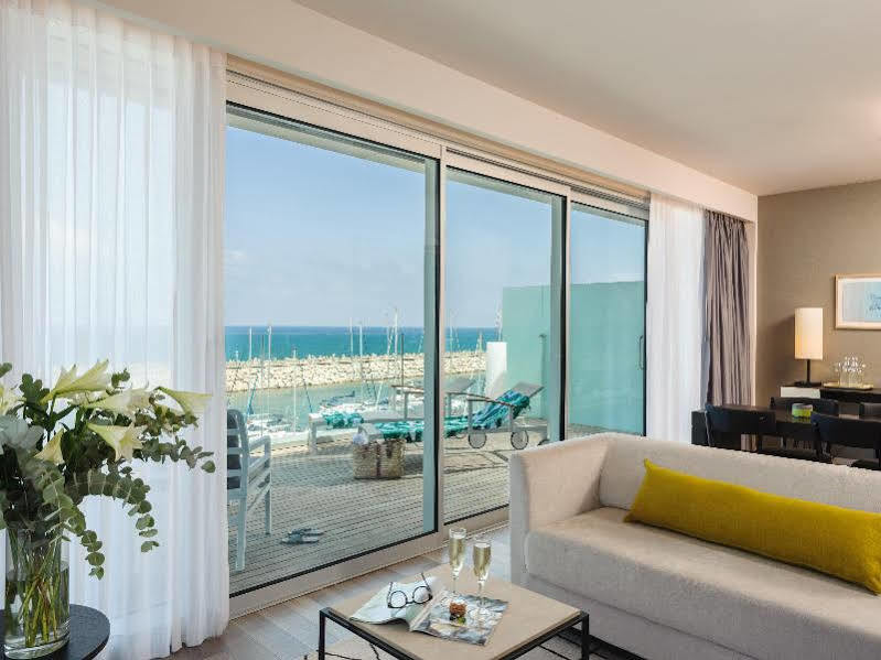 Herods Herzliya Hotel By The Beach Exterior photo