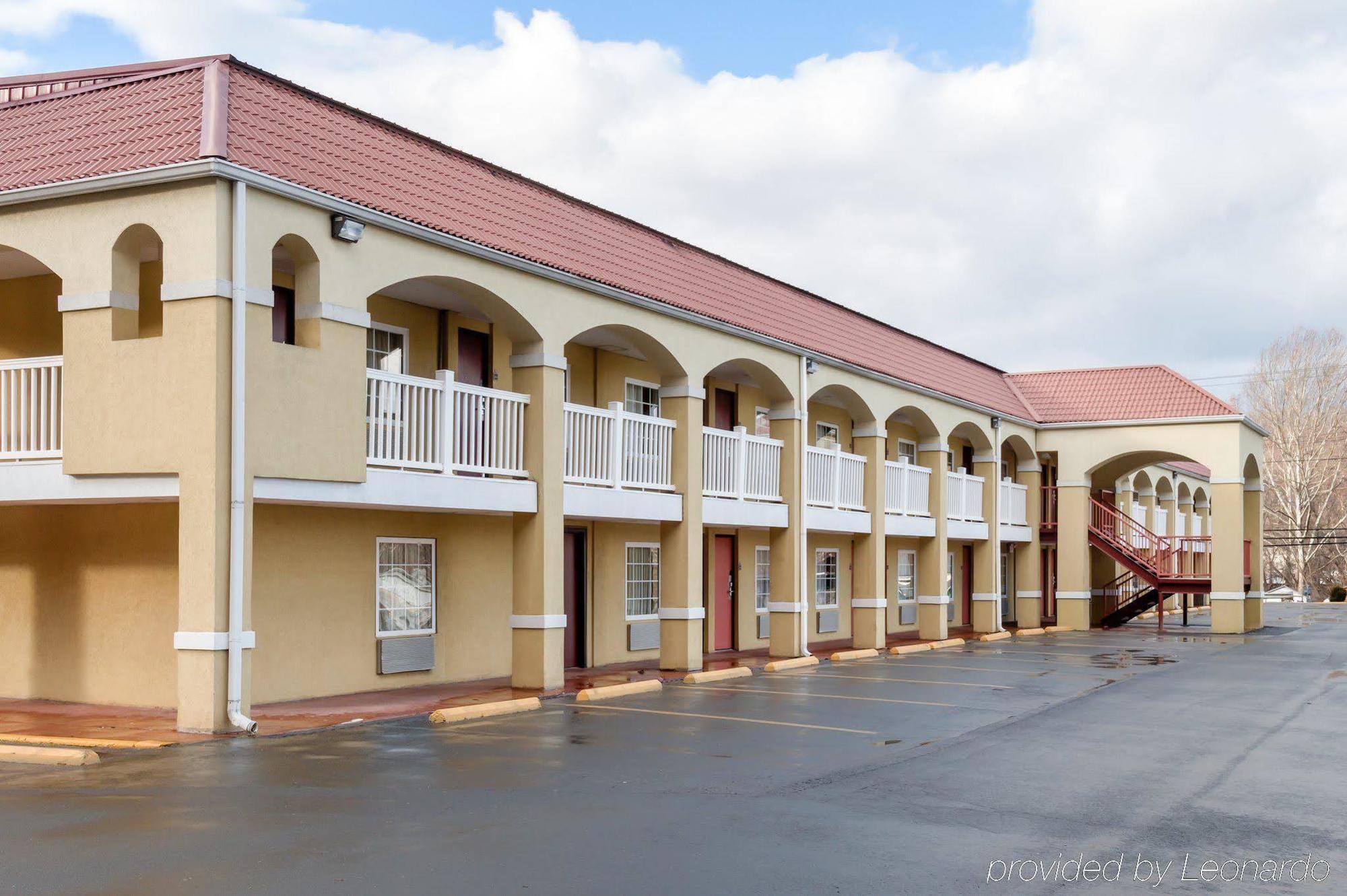 Econo Lodge Huntington - Barboursville University Area Exterior photo