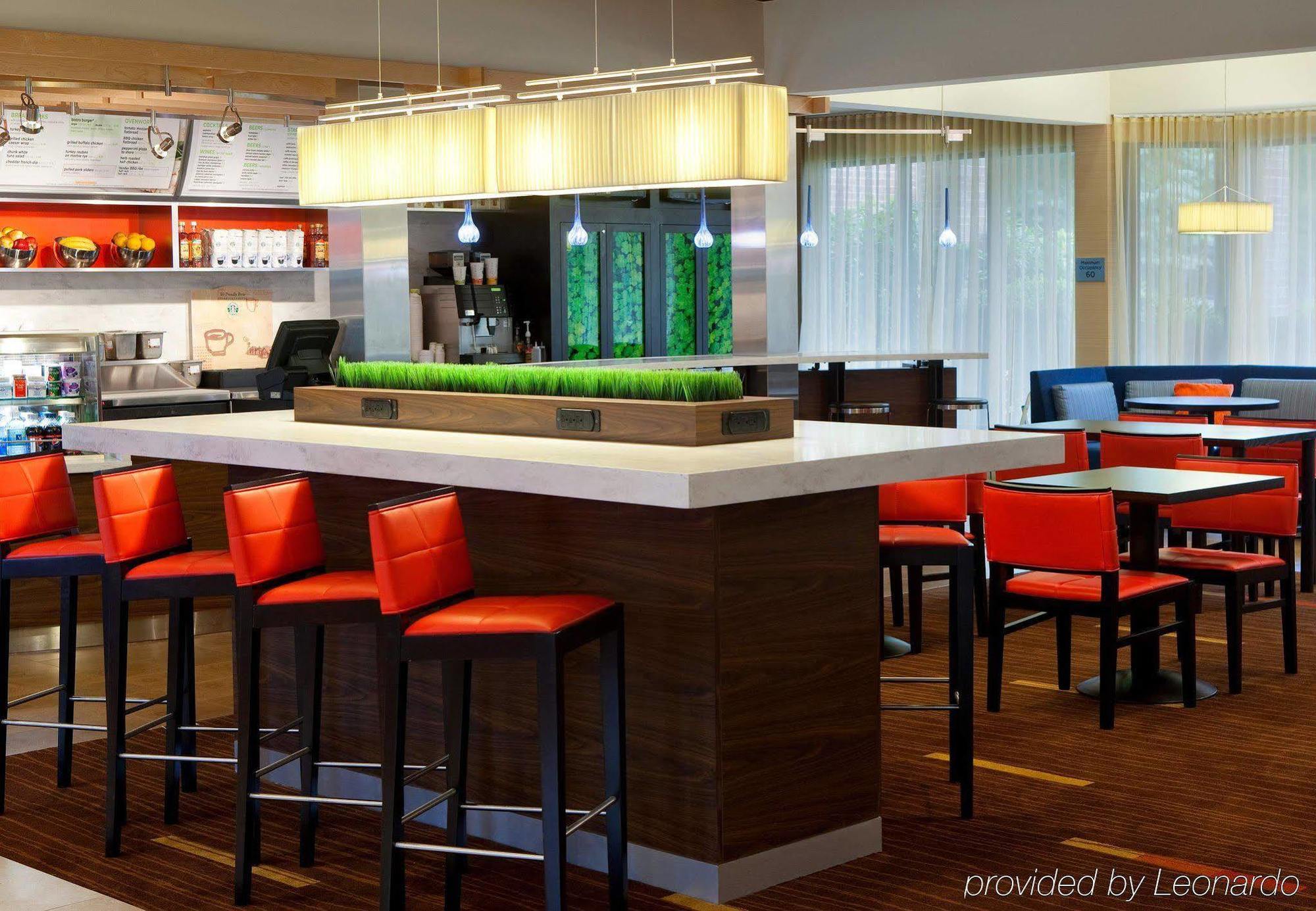 Courtyard By Marriott Boston Norwood/Canton Restaurant photo