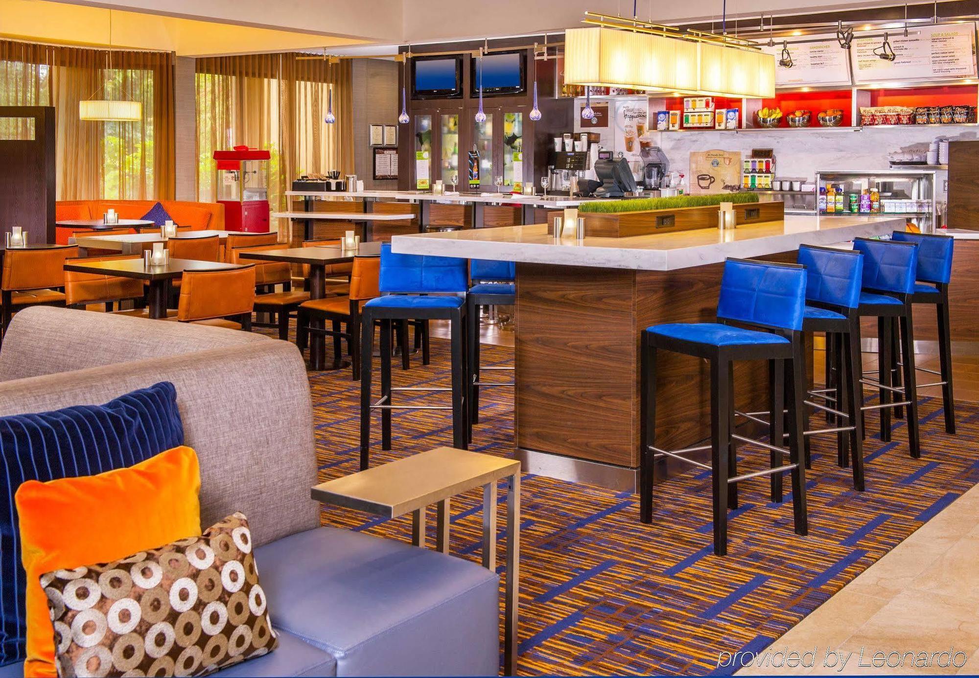 Courtyard By Marriott Charlottesville Restaurant photo