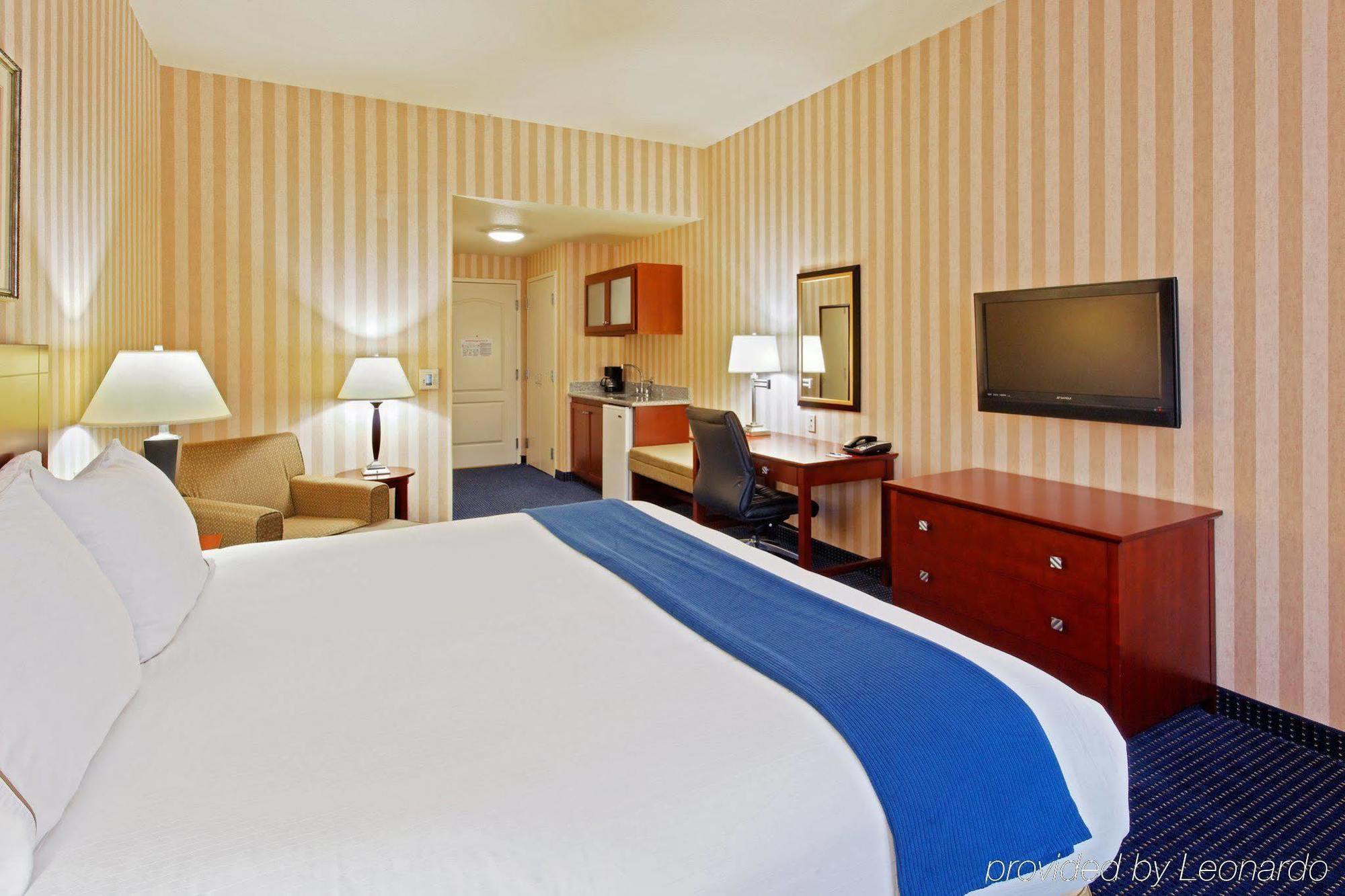 Holiday Inn Express Lathrop - South Stockton, An Ihg Hotel Room photo