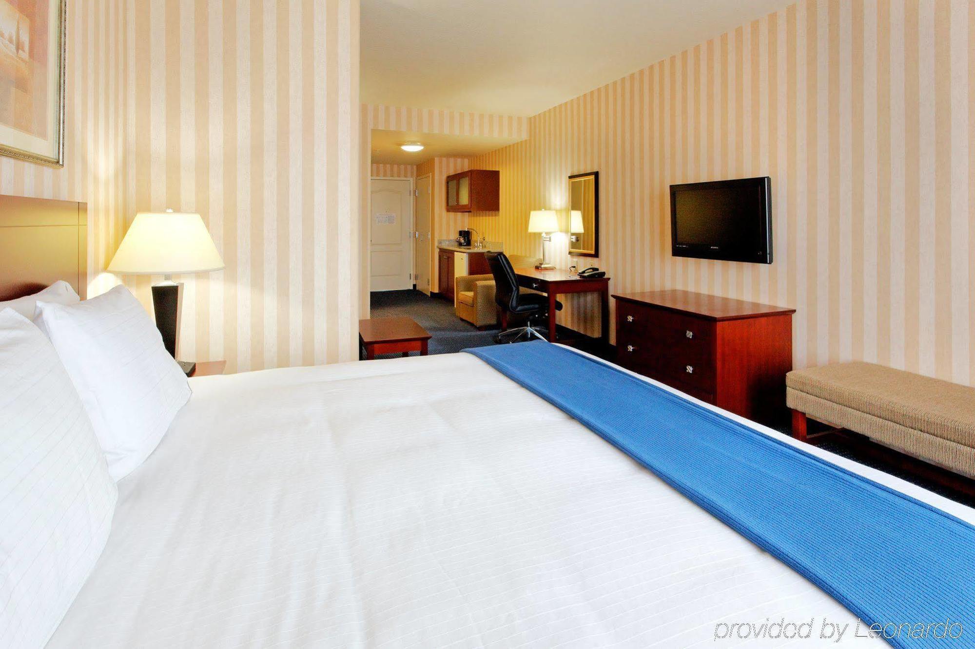 Holiday Inn Express Lathrop - South Stockton, An Ihg Hotel Room photo