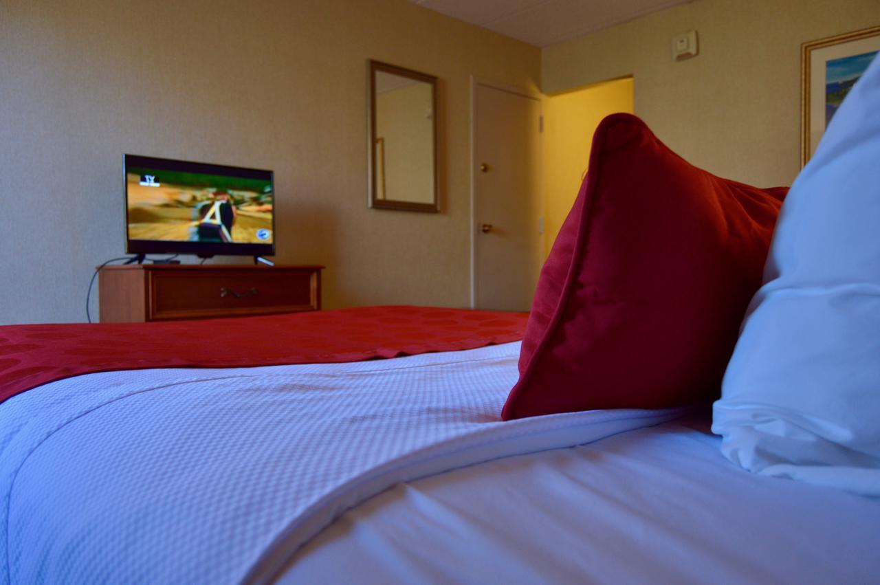 Mystic River Hotel & Suites Exterior photo