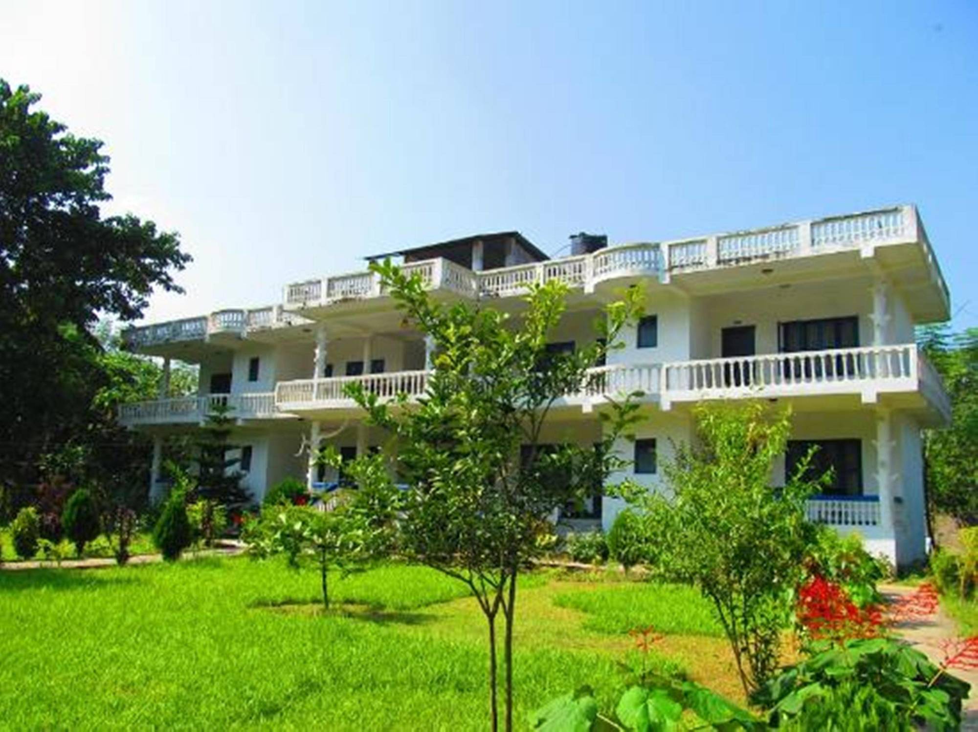 Hotel Misty Nepal Sauraha Exterior photo