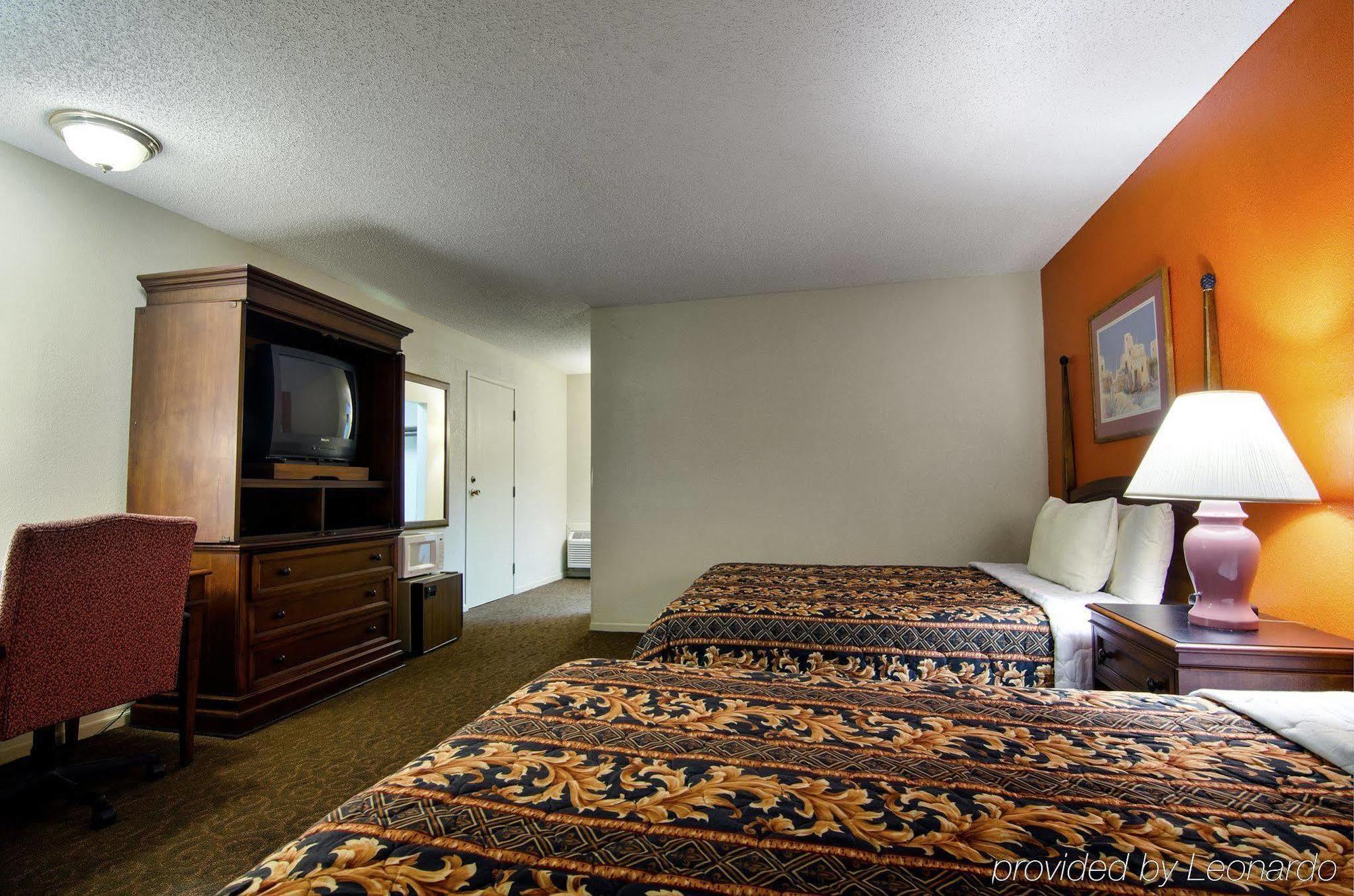 America'S Best Inn And Suites Emporia Exterior photo