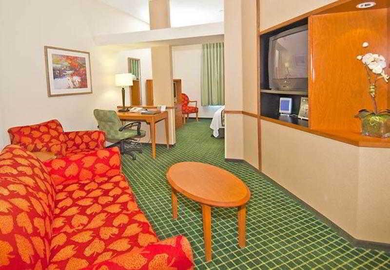 Fairfield Inn & Suites By Marriott Edmond Room photo