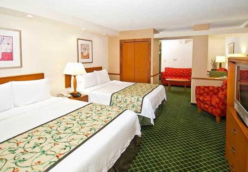 Fairfield Inn & Suites By Marriott Edmond Room photo