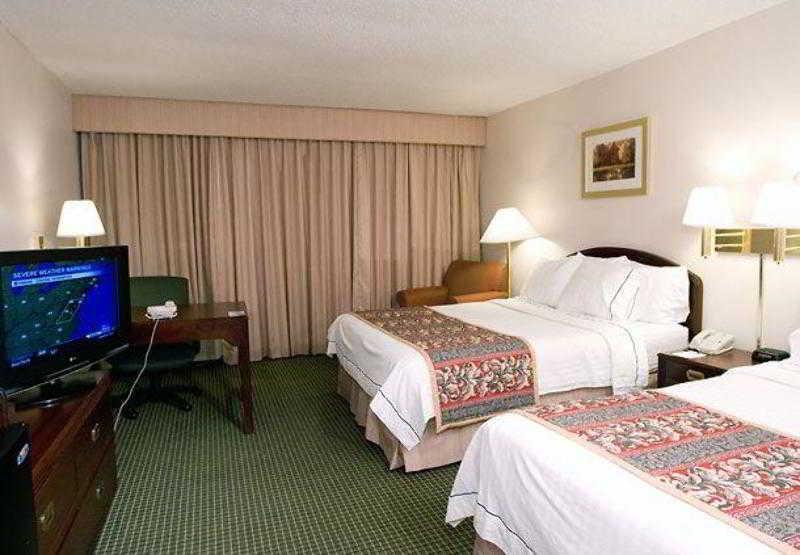 Courtyard Lafayette Airport Hotel Room photo