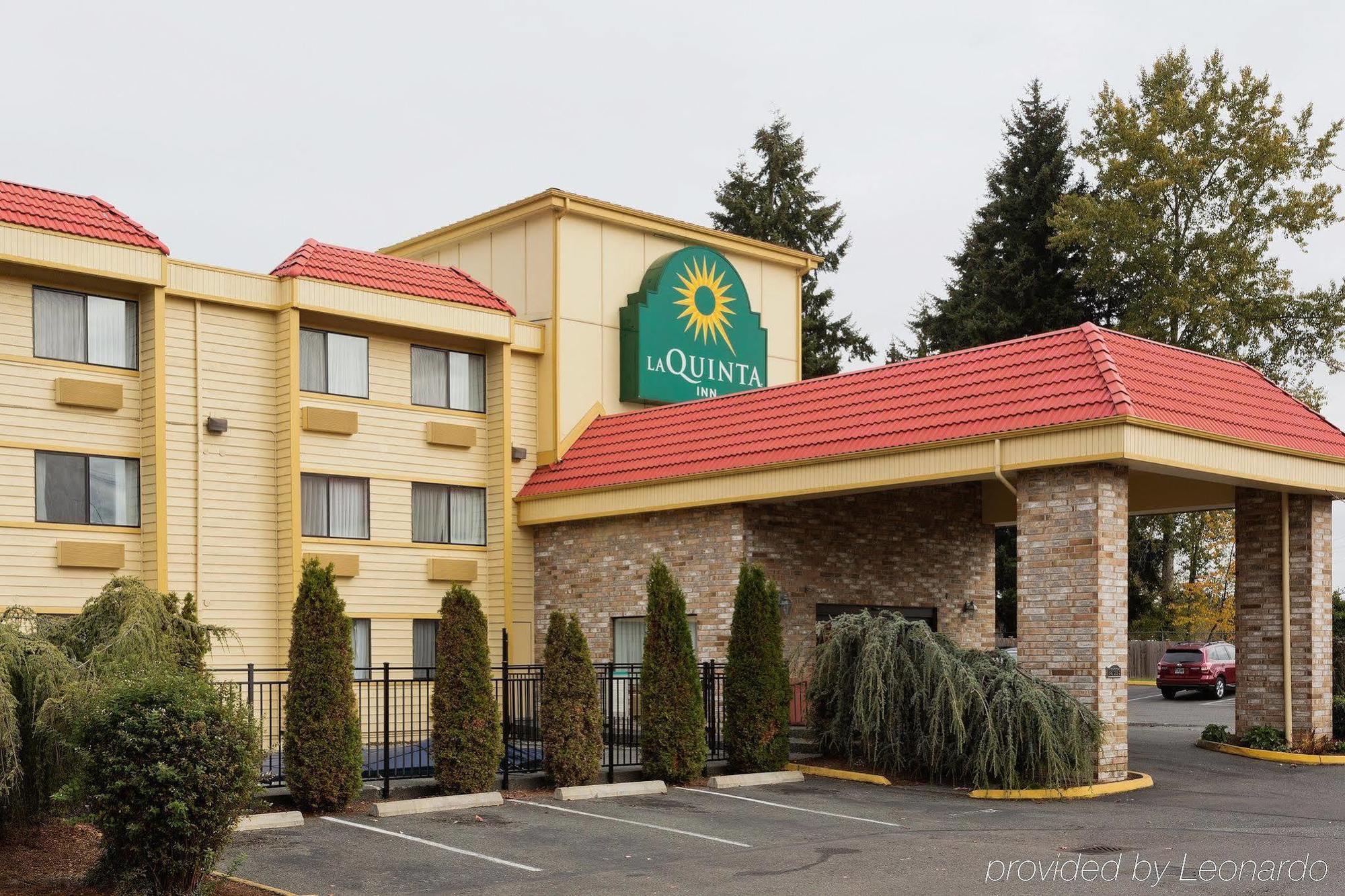 La Quinta Inn By Wyndham Everett Exterior photo