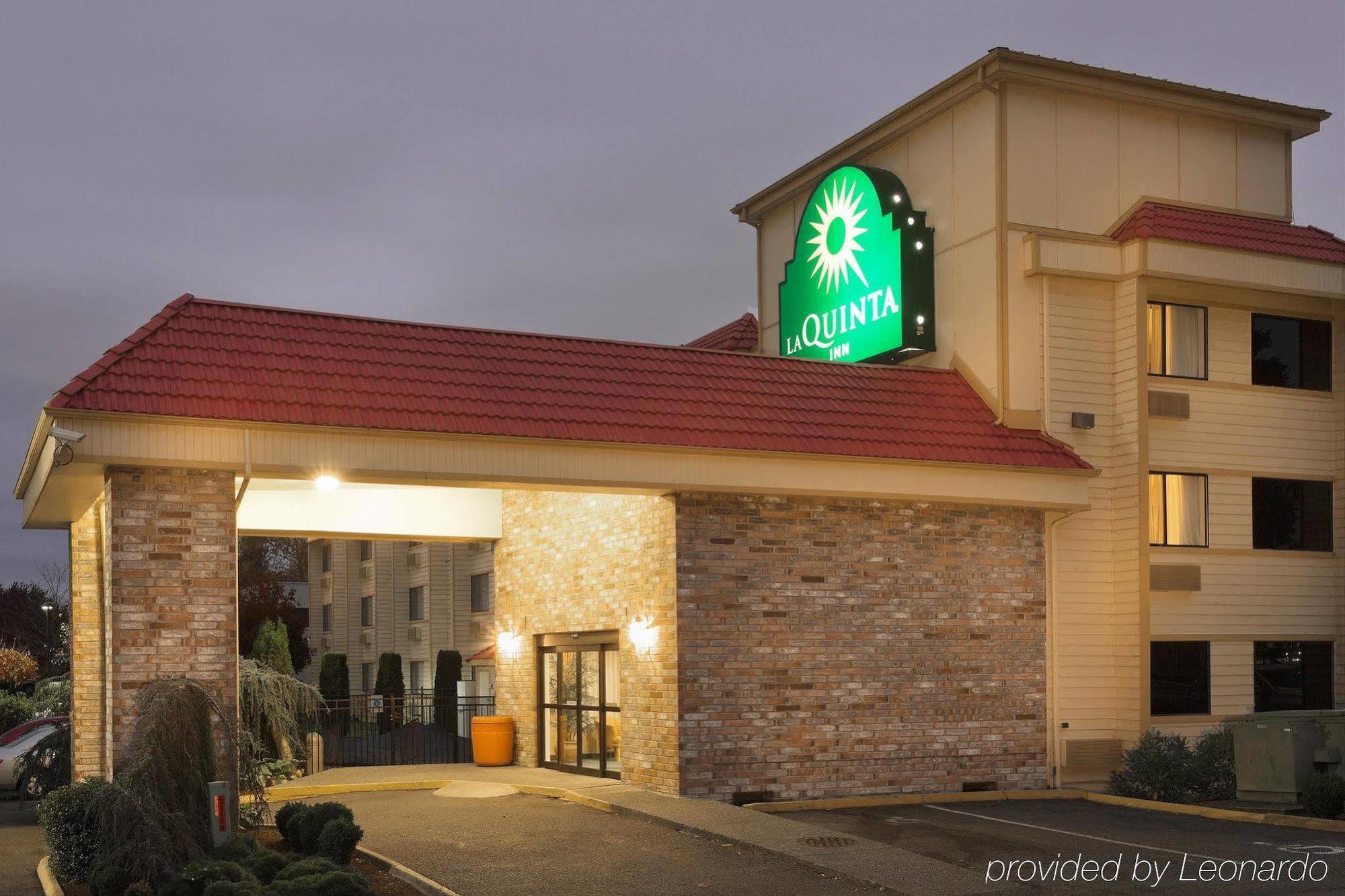 La Quinta Inn By Wyndham Everett Exterior photo