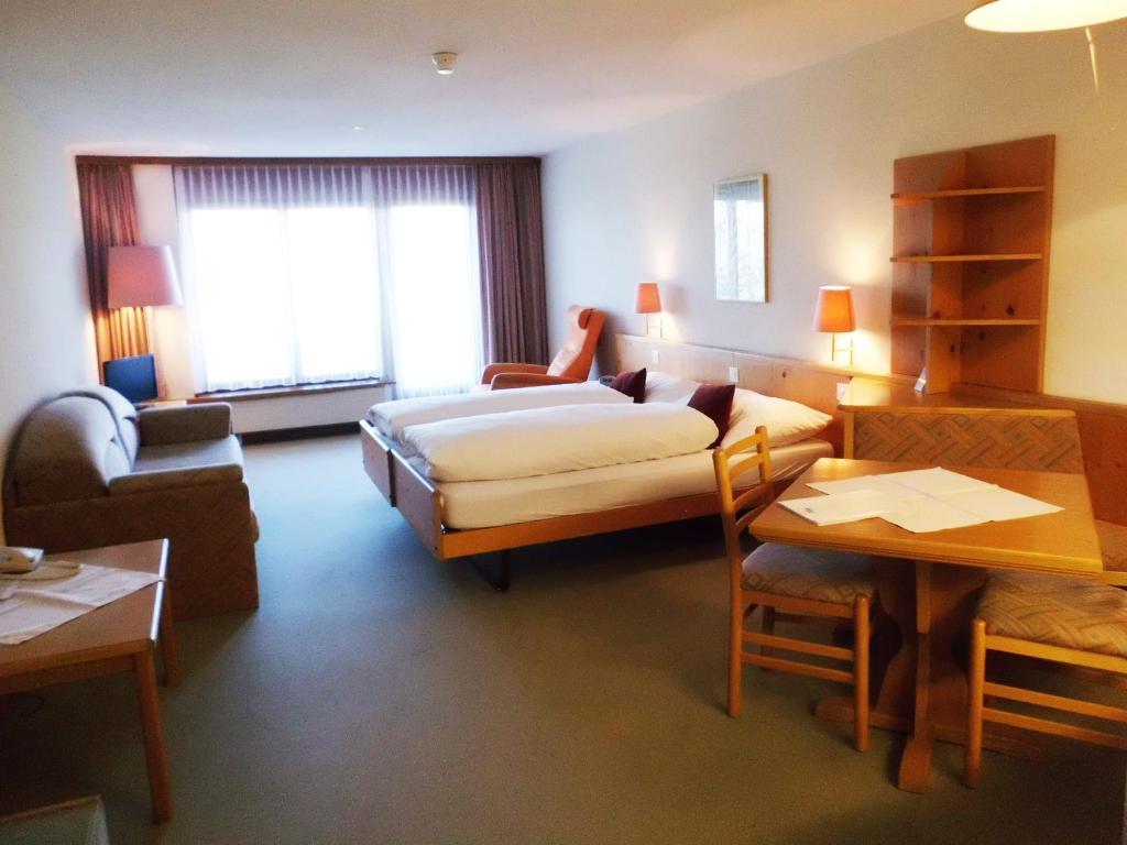 Hotel Aeschipark Spiez Room photo