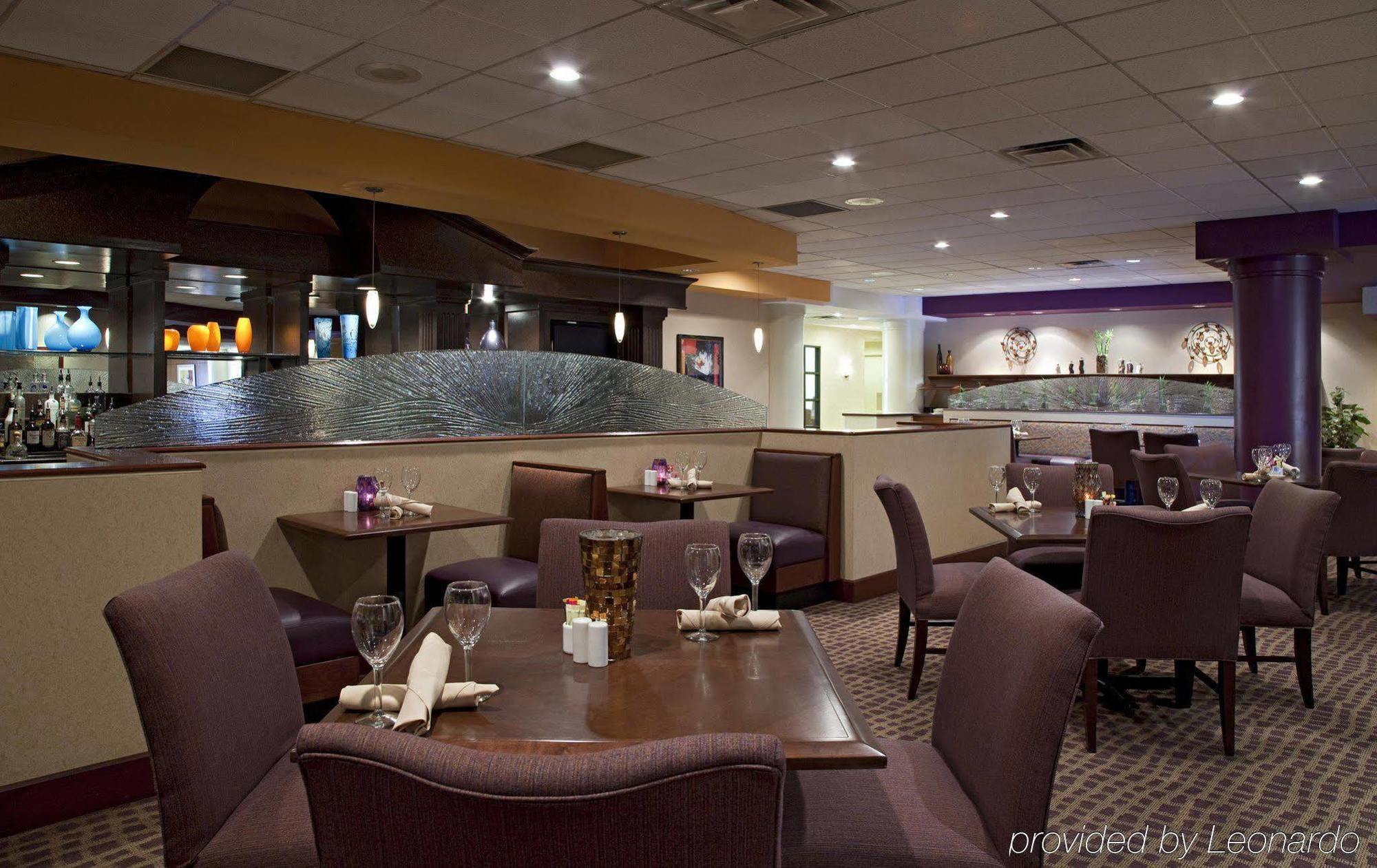 Doubletree Suites By Hilton Hotel Cincinnati - Blue Ash Sharonville Restaurant photo