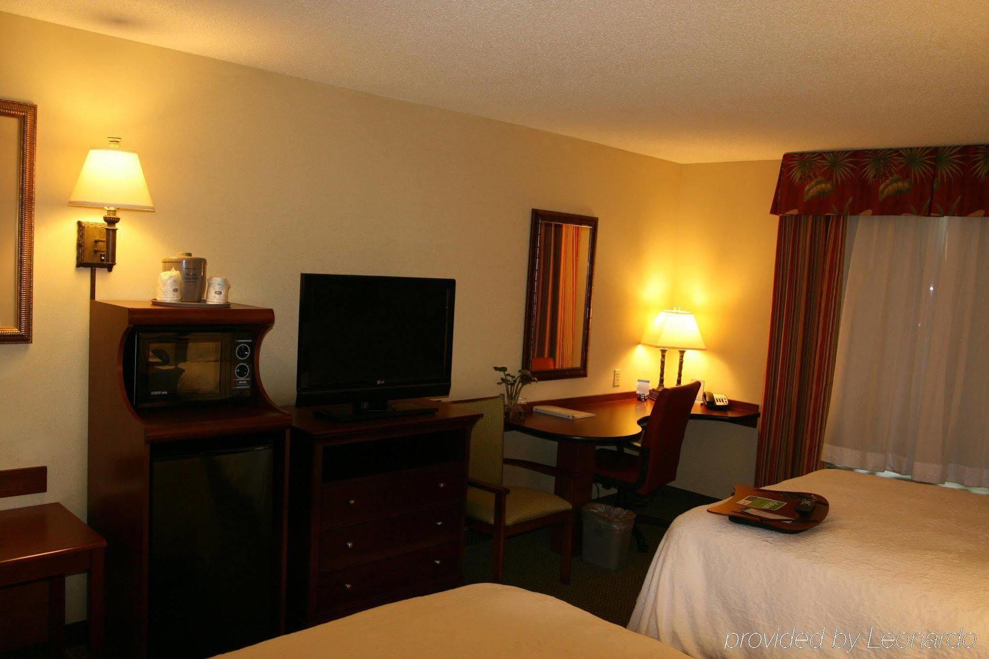 Hampton Inn & Suites Stuart-North Room photo