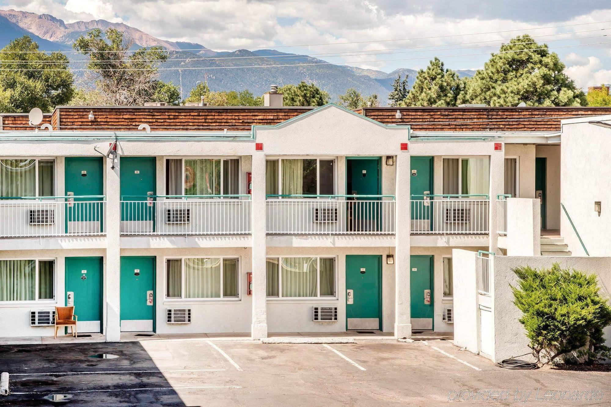Econo Lodge Downtown Colorado Springs Exterior photo